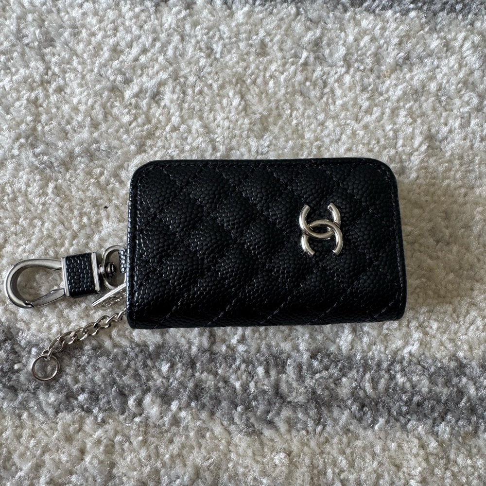 Black Textured Key Holder with Silver Chain